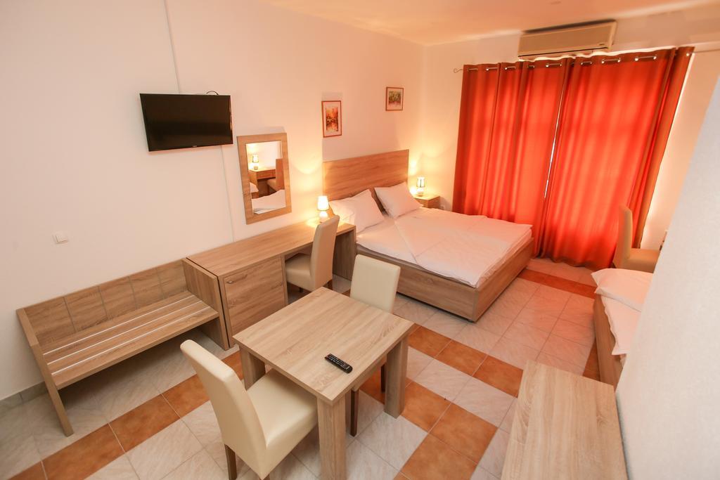 Lovely Home City Central Mostar Bagian luar foto